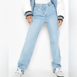 NWT Boohoo Asymmetrical Relaxed Straight Leg Jeans